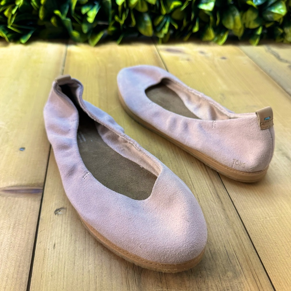 Toms Olivia Blush Suede Ballet Flats size 8.5